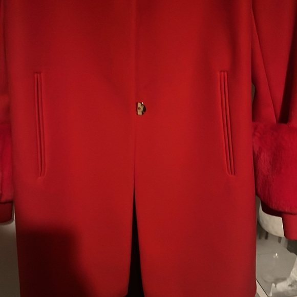 Red Coat with detachable fur sleeve detail - Picture 3 of 3